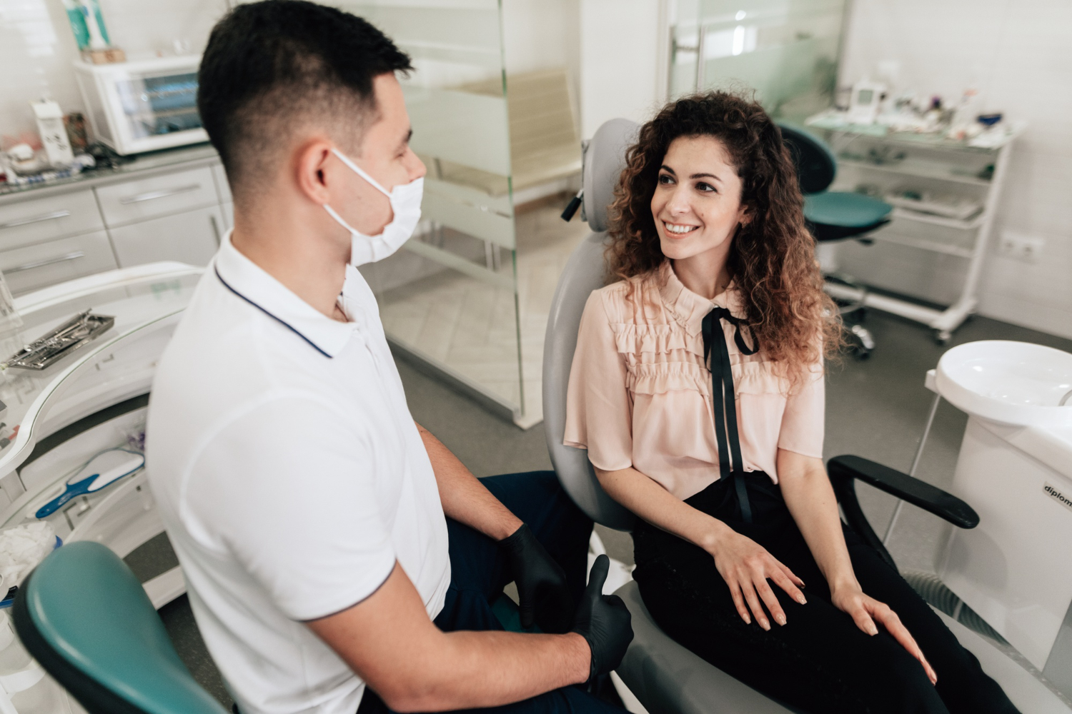 dental patient smiling in chair with dentist scare of dentist but need treatment dr mahoney sleep dentistry